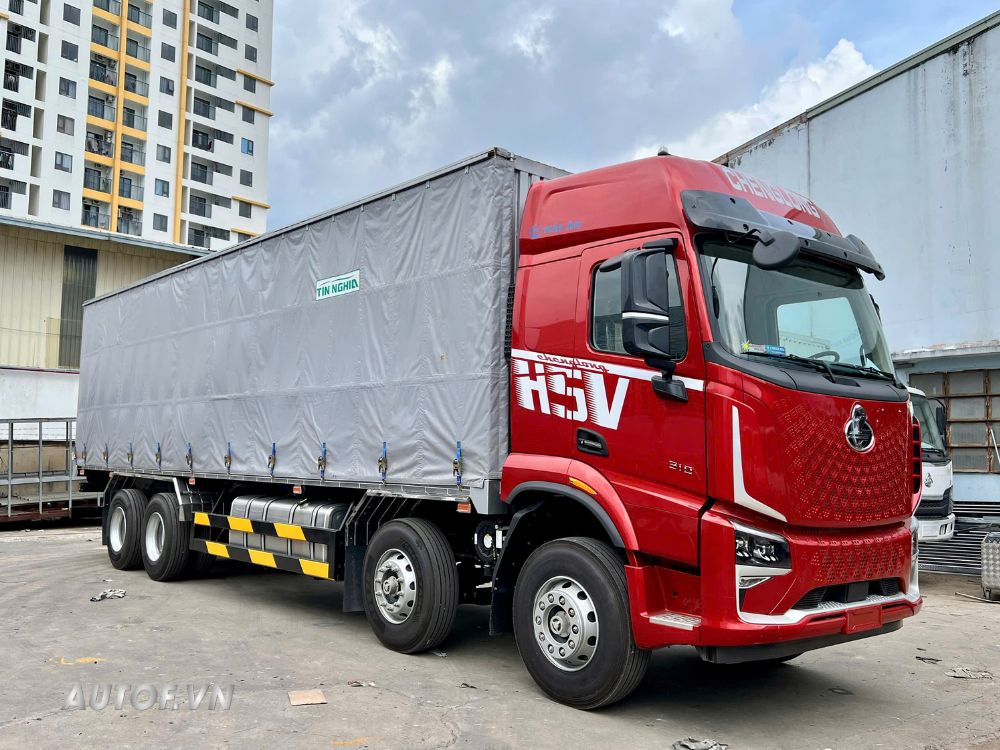 Xe chở két chai 4 chân Chenglong H5V 310Hp